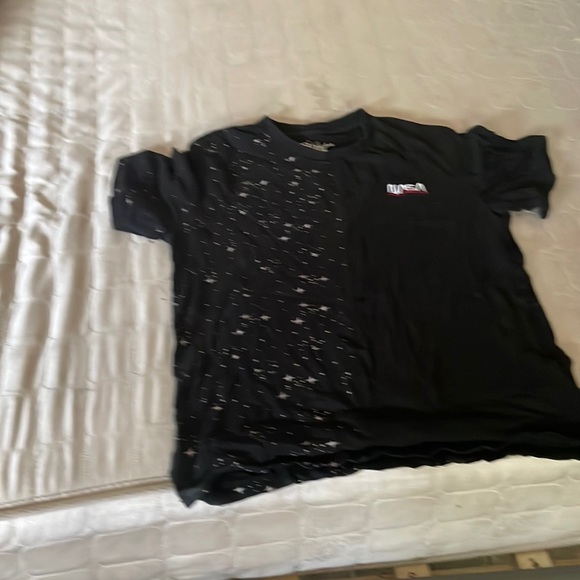 Shorts and pants are 3$ and shirts are 5 and 4$ - Picture 9 of 13